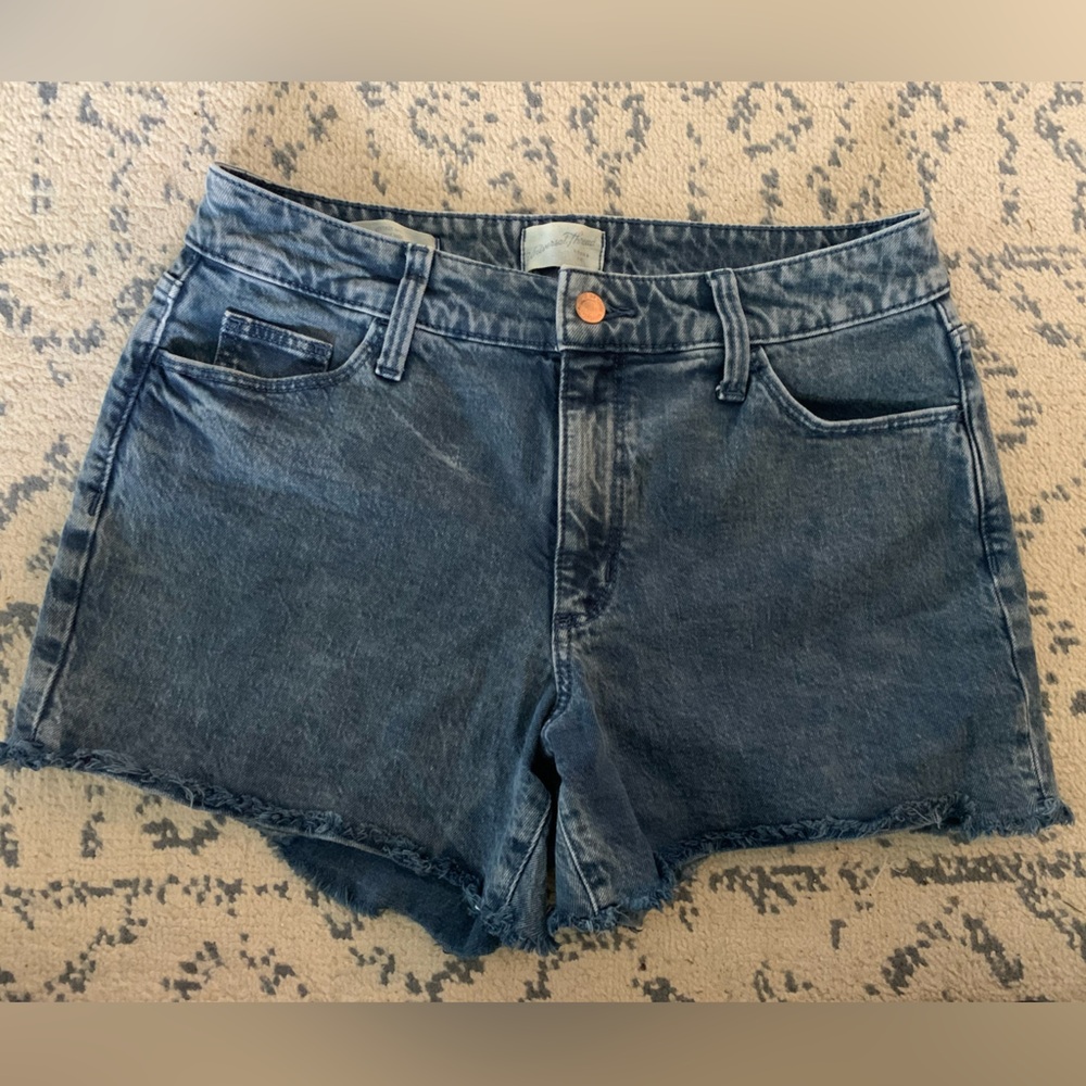 Universal threads shorts